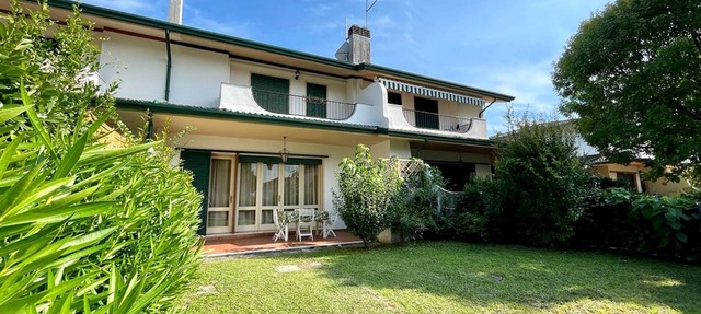 Lovely villa with a private garden