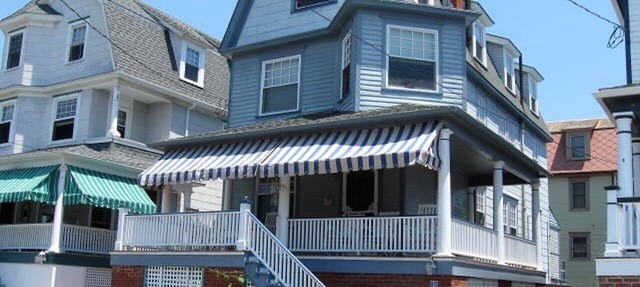 Lovely & Steps to Finest Beach. Center of Cape May. Multi-Car Private Driveway!