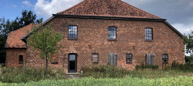 Lovingly converted workshop in former stable building