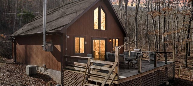 Lustrous Lakefront Cabin Oasis near Lake Ferndale in West Virginia
