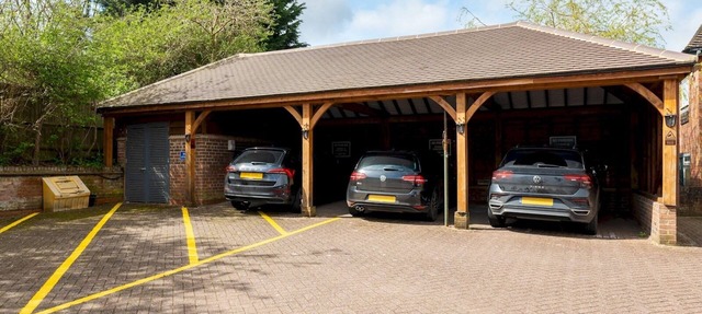 Lux, Light & Spacious- Chilterns - Pass the Keys