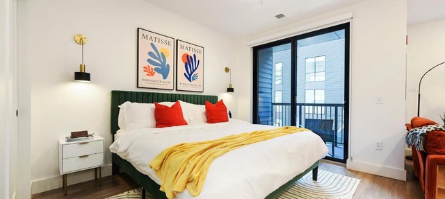LUX Studio King Bed Free Parking Gym New
