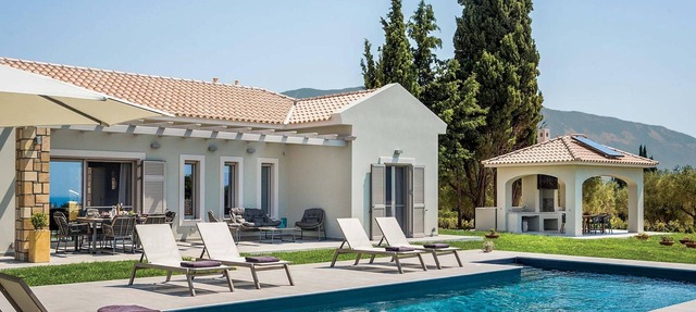 Lux villa walking distance to shops & restaurants
