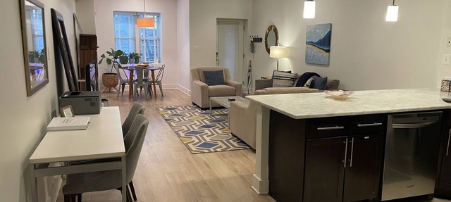 Luxe 2BD/2BA Townhouse in Hip Area - Near Metro