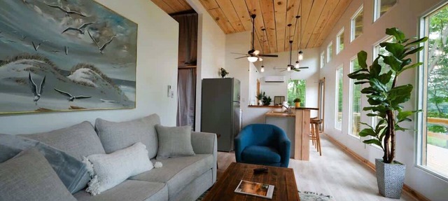 Luxe 2BR Cabin with Deck and Creek View - Working Farm
