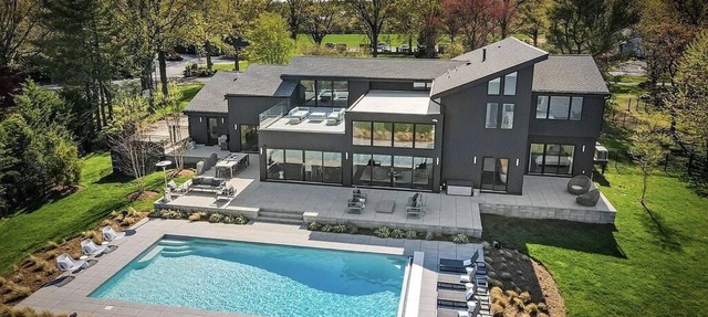Luxe Rumson Waterfront Estate 1 hour from NYC