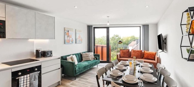 Luxuary 2BR Apt Sleeps 9, Wembley and Park Views