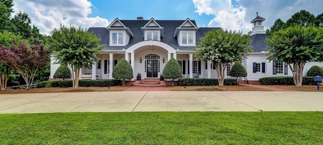 Luxurious 13,000 sq. ft. home: 7 private king suites, bunk room & movie theater