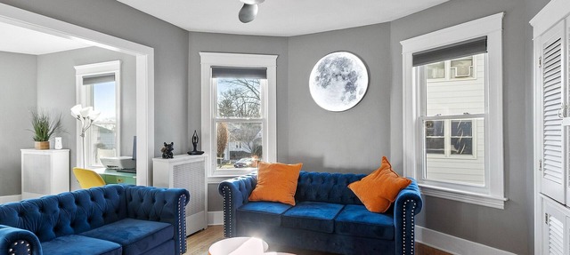 Luxurious 2 BD next to UMass sleep up to 8 with Gym