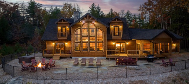 Luxurious Big Bear Log Home at Newfound Lake
