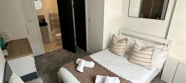 Luxurious Central 5 Double Bedroom Home | 3 Floors