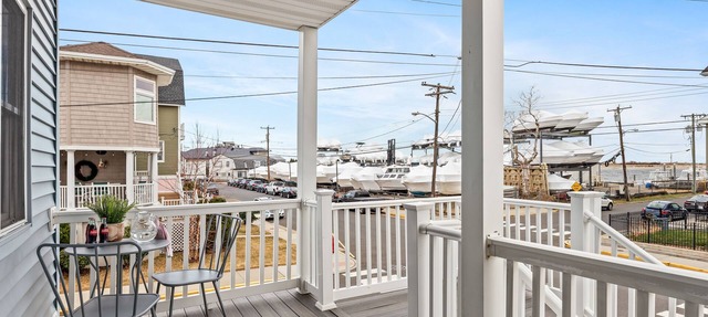 ★Luxurious & Comfy★ Close to Beaches 🏖️Tons of outdoor spaces 🐕 PFR