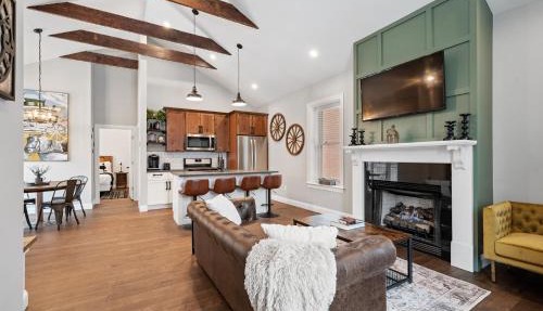 Luxurious Design | Easy Access to Downtown Pittsburgh | Sleeps 4