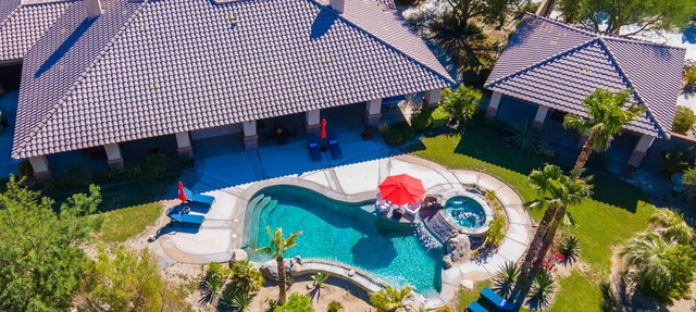 Luxurious Dream pool estate, acre lot, music allowed.