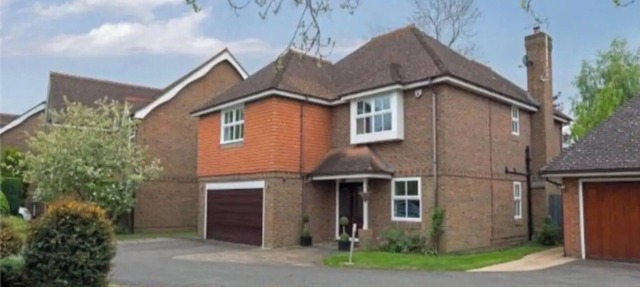 Luxurious home with outdoor gym, hot tub, BBQ area, cinema room & Table Tennis.