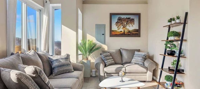 Luxurious Hideaway with a Skyline View