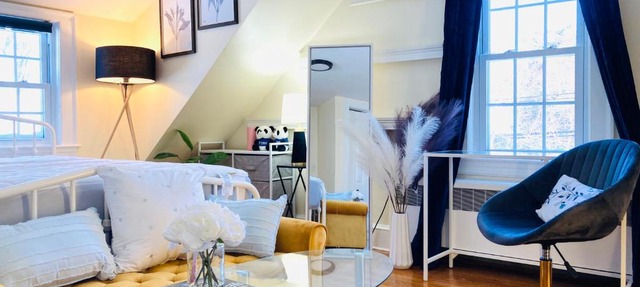 Luxurious Master Bedroom w/ 4K 65” TV, Netflix, Desk for Work & Makeup