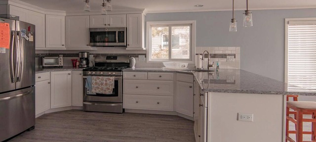Luxurious modern elegant oceanblock house in quiet neigborhood well maintained