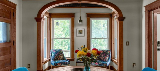Luxurious Renovated Farmhouse Post & Beam Barn and Charm