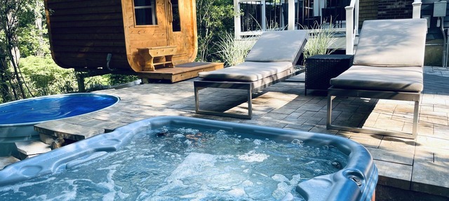 Luxurious Spa Suite with Jacuzzi, Outdoor Sauna, Plunge Pool and Steam-bath