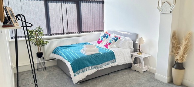 Luxury 2 bed flat with a kitchen and its family friendly too!