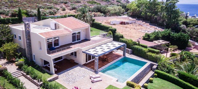 Luxury accommodation near Sounio with panoramic sea views and private parking.