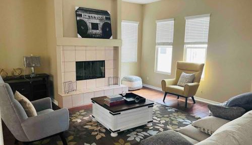 Luxury and unique 3300 sq ft home Quiet neighborhood