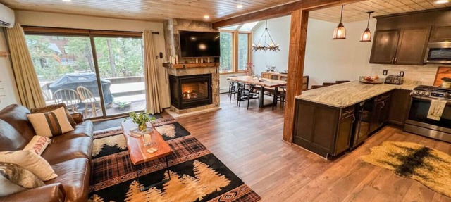 Luxury Attitash Mountainside Home, Rivers + Mtns!