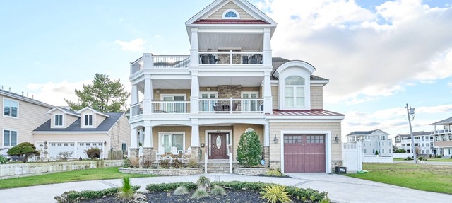 Luxury Beach Front Estate With Pool & Hot Tub Sleeps 16