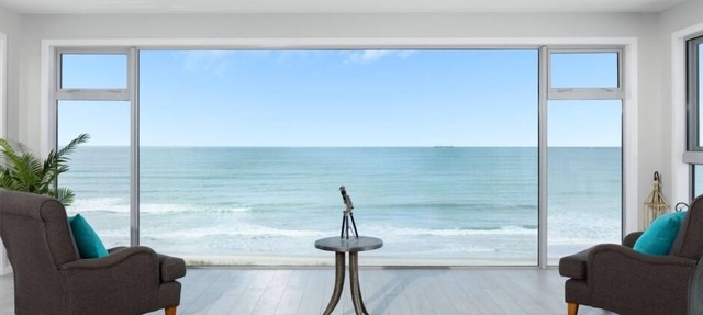 Luxury Beachfront with 180 degree views