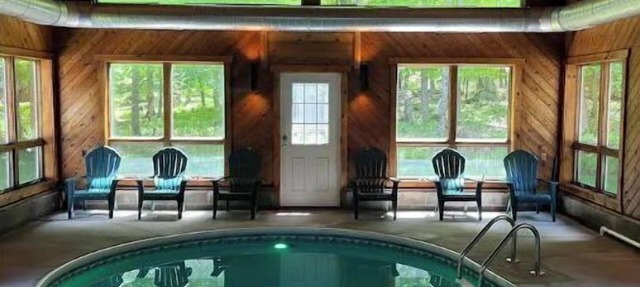 Luxury Cabin with Indoor Heated SaltWater Pool!