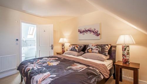 Luxury Central Home 2,5 Baths - Superking bed, secure FREE parking