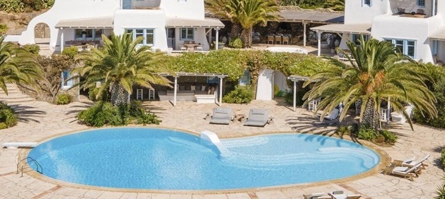 Luxury complex, breathtaking sea view, vast pool, easy access to famous beaches
