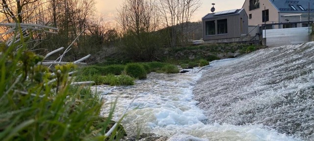 Luxury cottage by the river, barrier-free first floor, garden, sauna, fireplace,