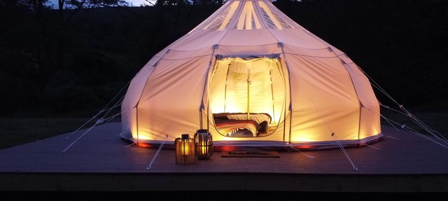 Luxury Glamping Yurt at River Mountain-Meadow View