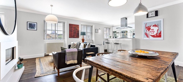 Luxury Hi End Georgian Apartment in sought after central location