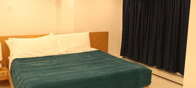 Luxury king bed parking & washer