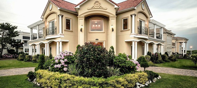 Luxury Mediterranean Mansion -Pool, Elevator, Roof Deck,3rd House From The Beach