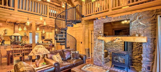 Luxury Mountain Cabin w/Furnished Deck + Views!