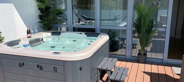 Luxury penthouse 180m2 with elevator and whirlpool