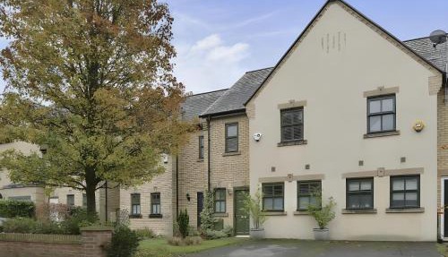 Luxury Spacious 3-Bed City Oasis Just 10 Mins from Centre with Free Parking