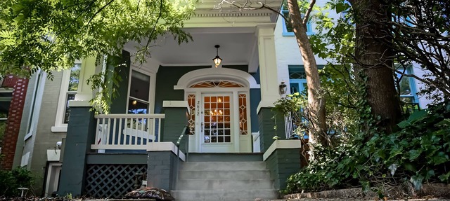 "Luxury spacious charming DC row house + parking"