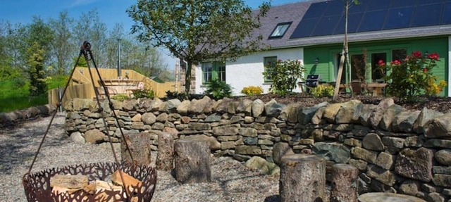 Luxury steading conversion with hot tub in the heart of the Trossachs