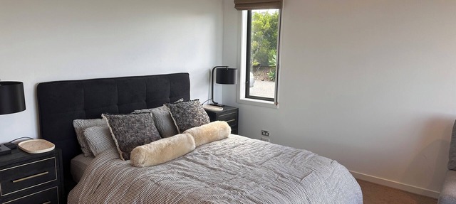 Luxury Studio with STUNNING Views across the Bay - Great Location… Check it out!