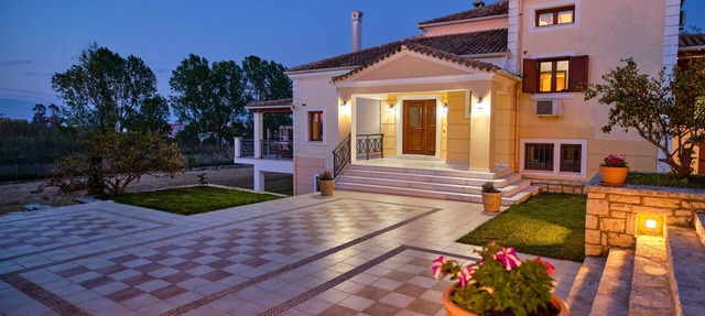 Luxury Utopia Beach Villa: Coastal Comfort in Corfu Village