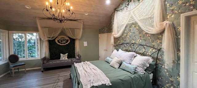 Luxury vacation home, beautiful decor and views! natures 20 acre villa
