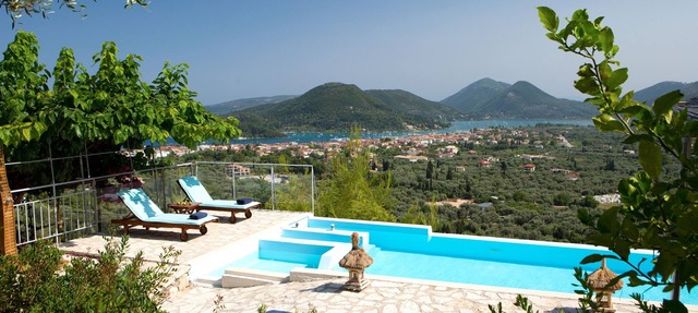 Luxury villa overlooking the sea with private pool-Villa Lily