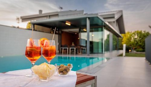 LUXURY VILLA RUBIN with Jacuzzi POOL GYM & SPA near Venice and Padua