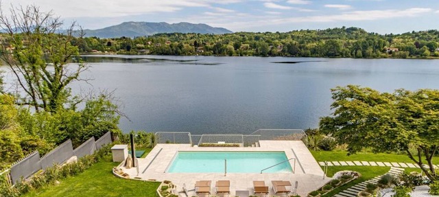 Luxury Villa, swimming pool private beach sleeps 8