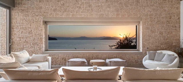Luxury Villa with Sunset Pool, Tennis & Beach Volley – Ideal for Large Families!